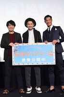 左から加藤肇、ナオト・インティライミ、槙野智章。