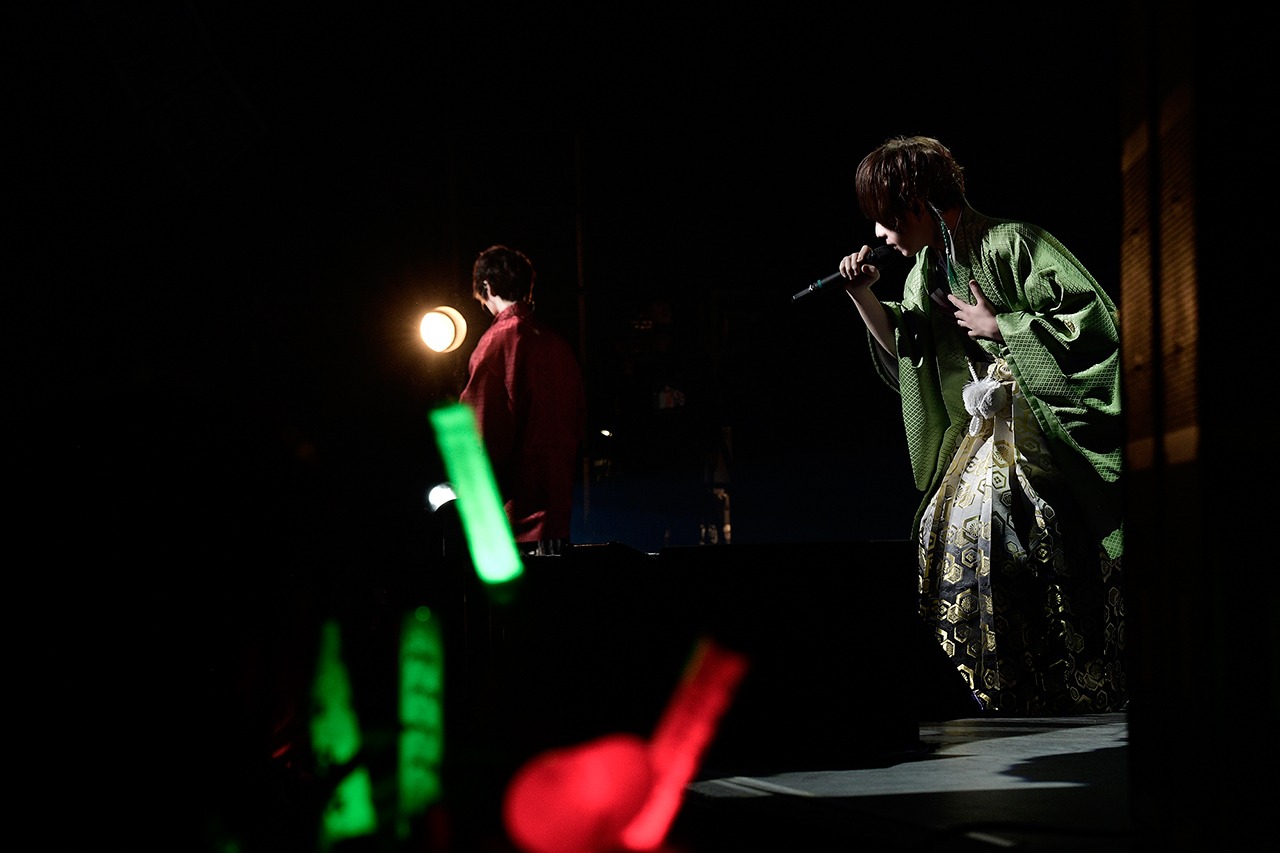 人気画像8位は「そらまふうらさか、25曲を届けた年越しライブで新年の幕開け祝う」より、左からあほの坂田、うらたぬき。（撮影：小松陽祐［ODD JOB］、岡本麻衣）