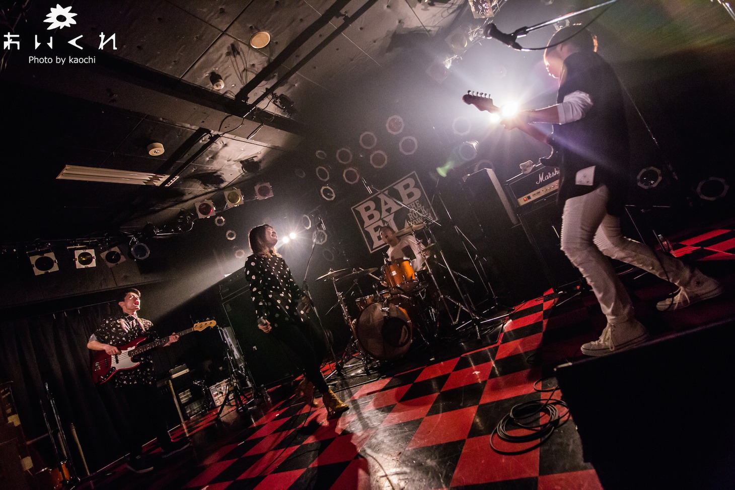 「あいくれ 2nd mini Album『音楽家の一日』Release tour “あなたの街がブレーメン”」初日公演の様子。