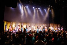 「勇気のシルエット」を披露する3B juniorとロッカジャポニカ。（撮影：笹森健一）