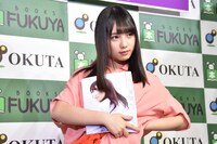 ブルゾンちえみになりきる与田祐希。