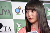 取材に応じる与田祐希。