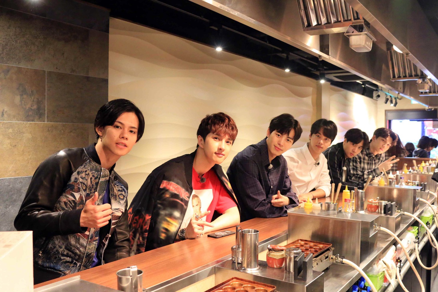 カイ（超特急）とVIXX。
