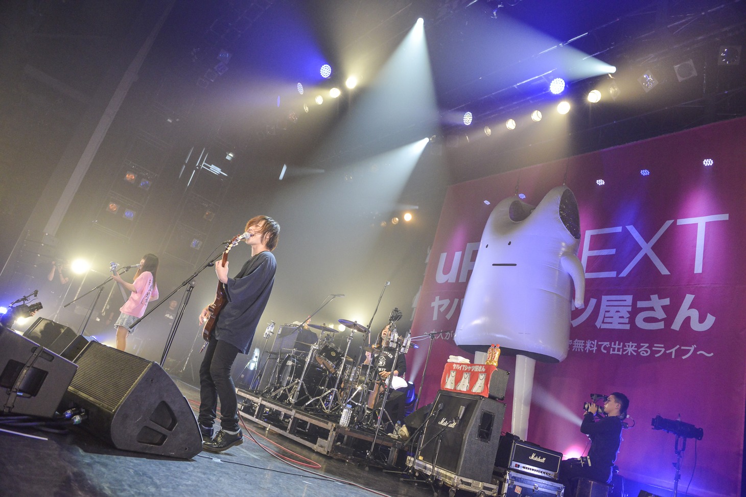 ヤバイTシャツ屋さん「uP!!!NEXT ヤバイTシャツ屋さん ～大人が色々頑張ってくれたおかげで無料で出来るライブ～」の様子。（Photo by Azusa Takada）