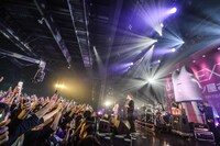 ヤバイTシャツ屋さん「uP!!!NEXT ヤバイTシャツ屋さん ～大人が色々頑張ってくれたおかげで無料で出来るライブ～」の様子。（Photo by Azusa Takada）