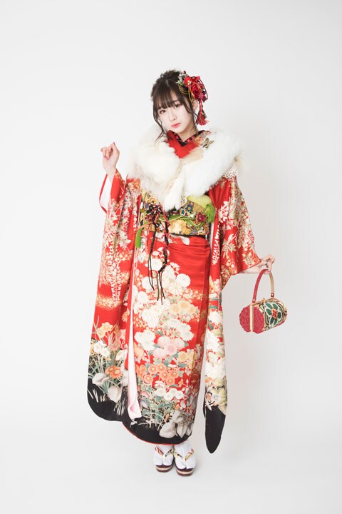 振袖姿の金子理江。