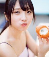 与田祐希「日向の温度」より。（撮影：前康輔）