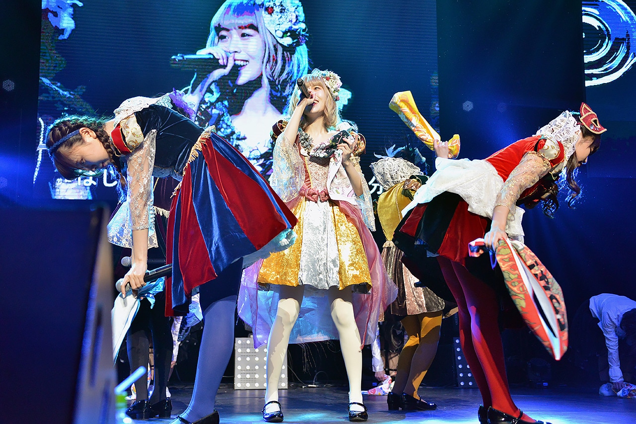まねきケチャ「TDCでまねきケチャ 2018!」東京・TOKYO DOME CITY HALL公演の様子。