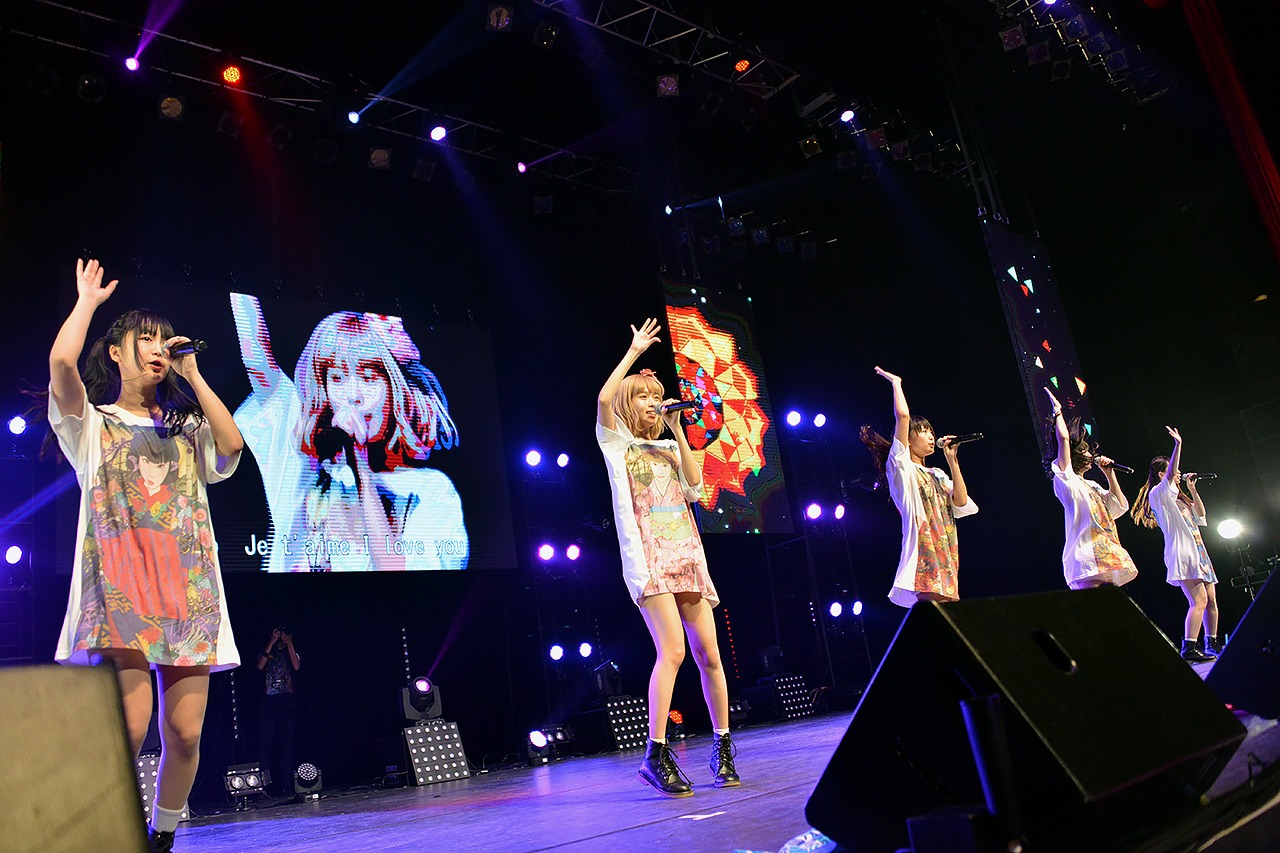まねきケチャ「TDCでまねきケチャ 2018!」東京・TOKYO DOME CITY HALL公演の様子。
