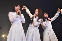 左から石野理子、南端まいな、比嘉奈菜子。