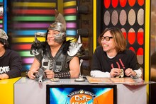 冠徹弥（左）と日高央（右）。