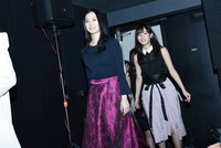 高田里穂（手前）