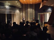 「mora presents ChouCho 『color of time』 ハイレゾ音源試聴会supported by Sony」アコースティックライブの様子。（写真提供：Lantis）