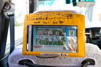 SKE48のラッピングタクシー車内。
