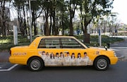 SKE48のラッピングタクシー。