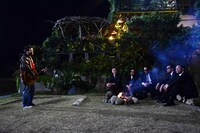 「バイプレイヤーズ～もしも名脇役がテレ東朝ドラで無人島生活したら～」のエンディングシーン。 (c)「バイプレイヤーズ2018」製作委員会