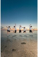 「M!LKセカンド写真集　真冬の南国みるく旅」より。