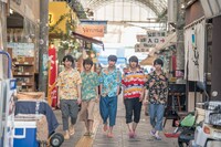 「M!LKセカンド写真集　真冬の南国みるく旅」より。