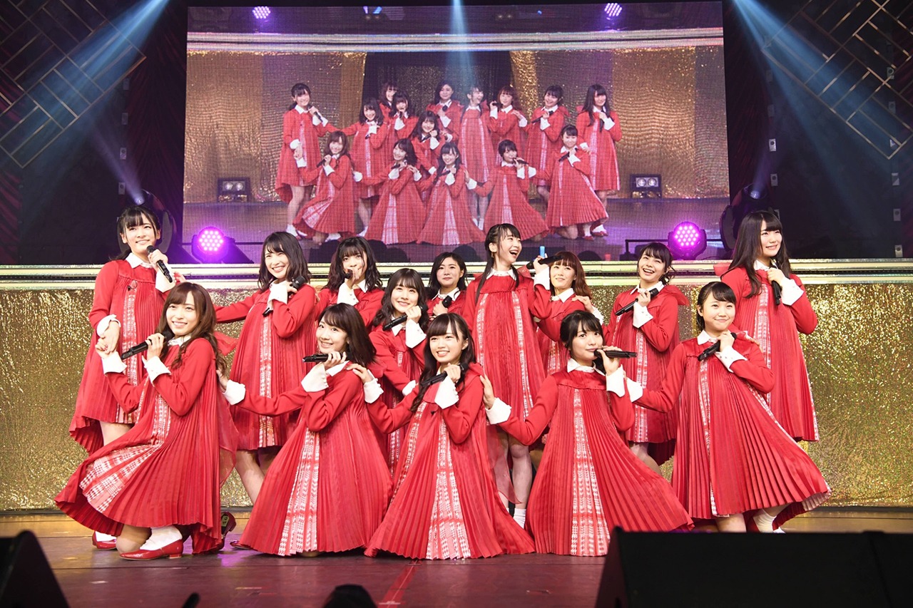 「青春時計」をパフォーマンスするNGT48。（写真提供：AKS）