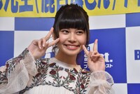 ダブルピースのぺろりん先生。