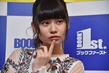 セクシーな表情を決めるぺろりん先生。