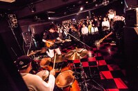 「あいくれ 2nd mini Album『音楽家の一日』Release tour “あなたの街がブレーメン”」初日公演の様子。（Photo by Kaochi）