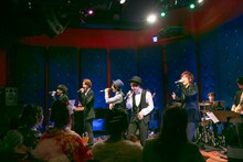 CUBERS「冬の“踊らないワンマン2018”～新春からフルバンド編成でお届けします～」の様子。（撮影：牛島康介）