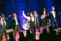 CUBERS「冬の“踊らないワンマン2018”～新春からフルバンド編成でお届けします～」の様子。（撮影：牛島康介）