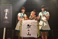 鏡割りで景気よく2018年の活動をスタートさせたNegicco。