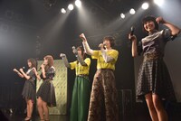 「一本締めじゃなく一本ワンでいきましょう」と干支にちなんだ発声で昼公演を締めくくったエビネギ。