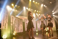 Kaedeに駆け寄るNao☆とMegu。