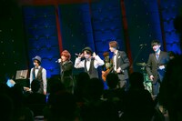 CUBERS「冬の“踊らないワンマン2018”～新春からフルバンド編成でお届けします～」の様子。（撮影：牛島康介）