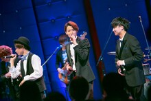 CUBERS「冬の“踊らないワンマン2018”～新春からフルバンド編成でお届けします～」の様子。（撮影：牛島康介）