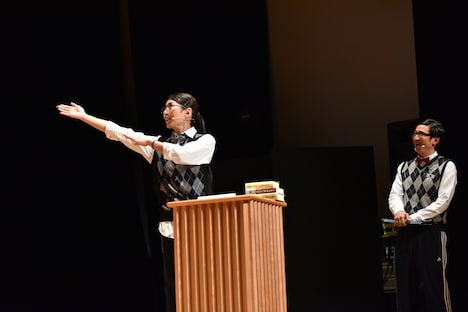 左から宮木あや子、森ハヤシ。