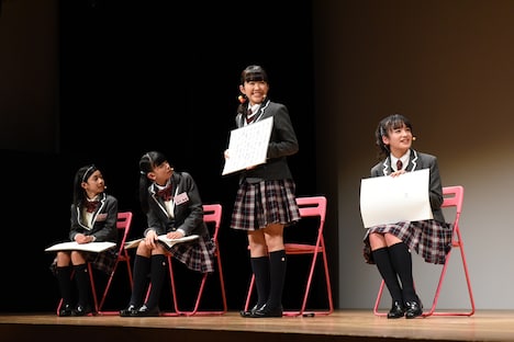 さくら学院「小説の授業」1時限目の様子。