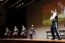 さくら学院「小説の授業」2時限目の様子。