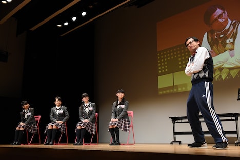 さくら学院「小説の授業」2時限目の様子。