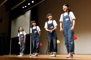 さくら学院「影絵の授業」1時限目の様子。