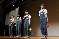 さくら学院「影絵の授業」2時限目の様子。