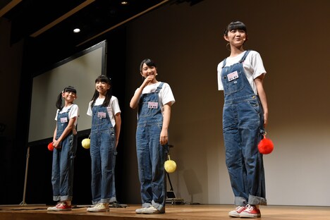 さくら学院「影絵の授業」2時限目の様子。