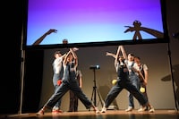 さくら学院「影絵の授業」2時限目の様子。