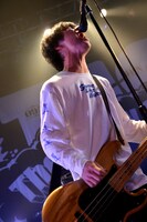 庵原将平（Vo, B）（撮影：半田安政[Showcase]）