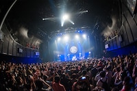 キノコホテル「キノコホテル創業10周年記念大実演会『サロン・ド・キノコ～飼い慣らされない女たち』」の様子。（撮影：にしゆきみ）