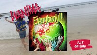 「Everybody!!」のCMのワンシーン。