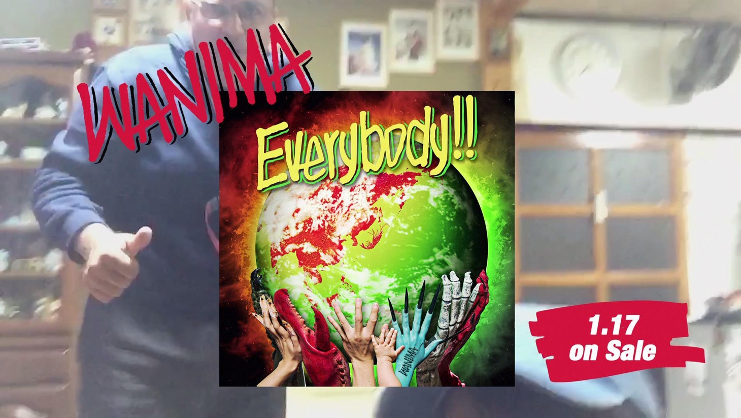 「Everybody!!」のCMのワンシーン。