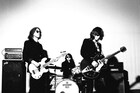 浅井健一 & THE INTERCHANGE KILLS、70年代ロックンロールショーをMVで再現