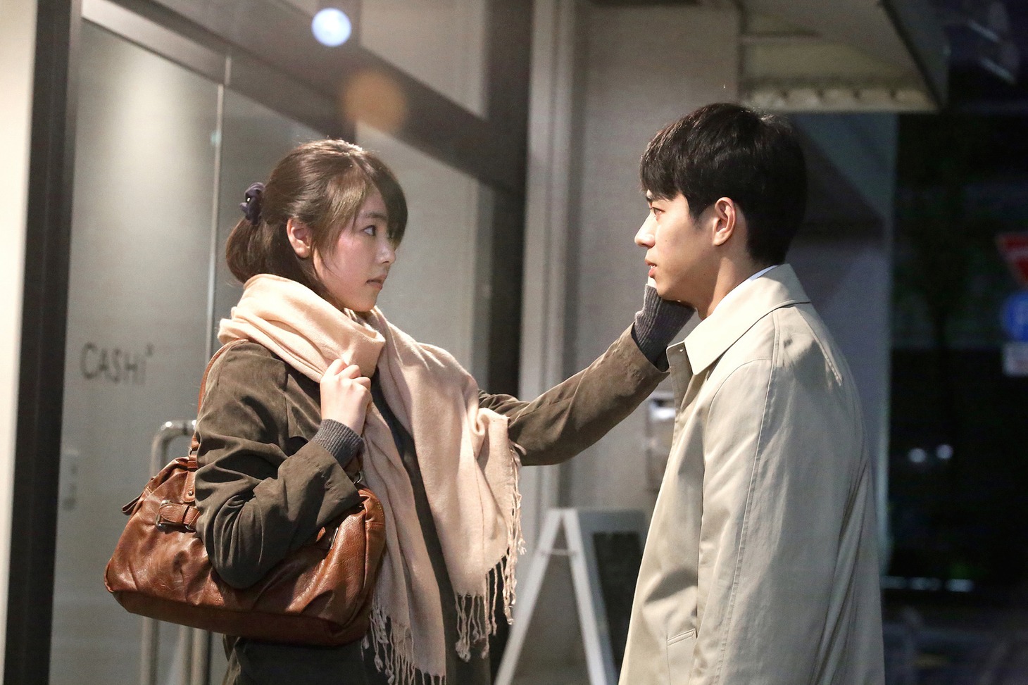 映画「寝ても覚めても」(c)2018 映画「寝ても覚めても」製作委員会
