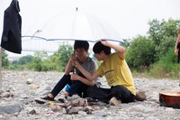 映画「サイモン＆タダタカシ」のメイキングショット。(c)2017PFFパートナーズ（ぴあ ホリプロ 日活）