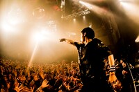 高村佳秀（Dr）（撮影：浜野カズシ）