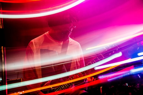 田邊駿一（Vo, G）（撮影：浜野カズシ）